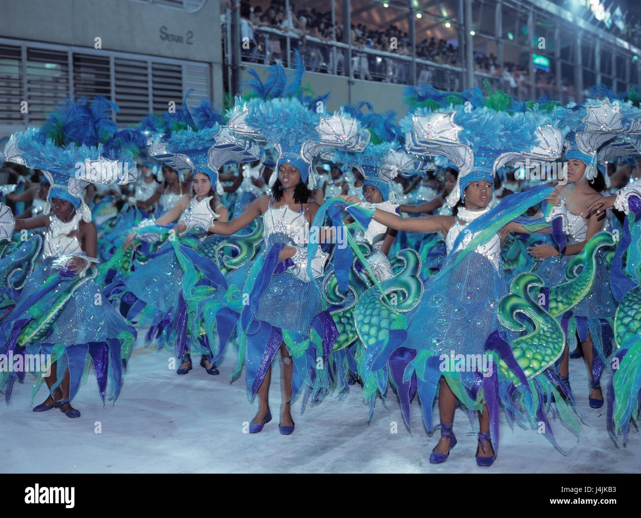 Brazil, Rio de Janeiro, carnival, Sambodromo, samba dancers Carneval,  dancers, dancer, costumes, costume, clothes, dance, dance, tradition,  showing, headdress, group, costumes, samba, dancers, carnival procession,  street, compensating roller, samba ...