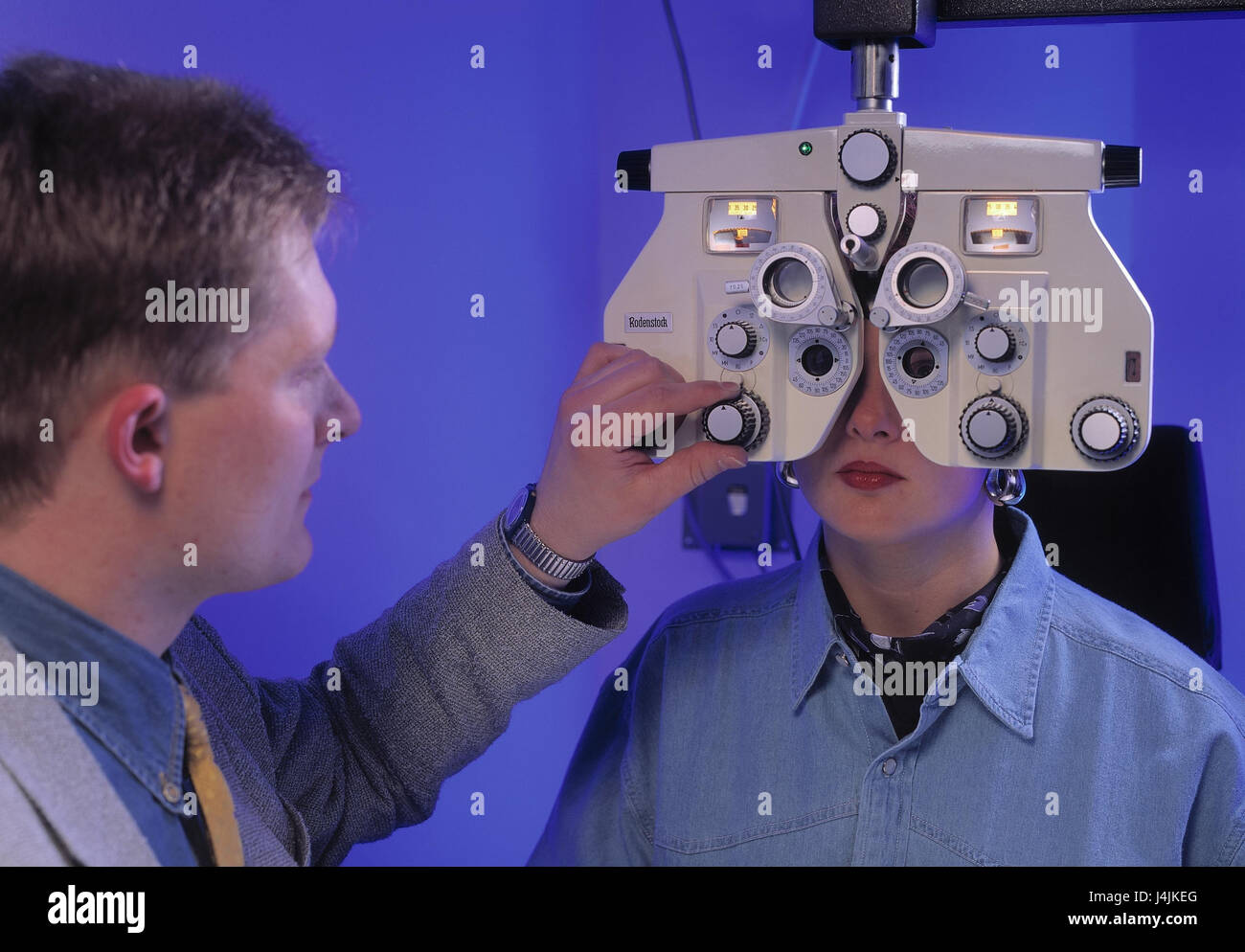 Optician, patient, examination, visual test, Ophtalmologisches device