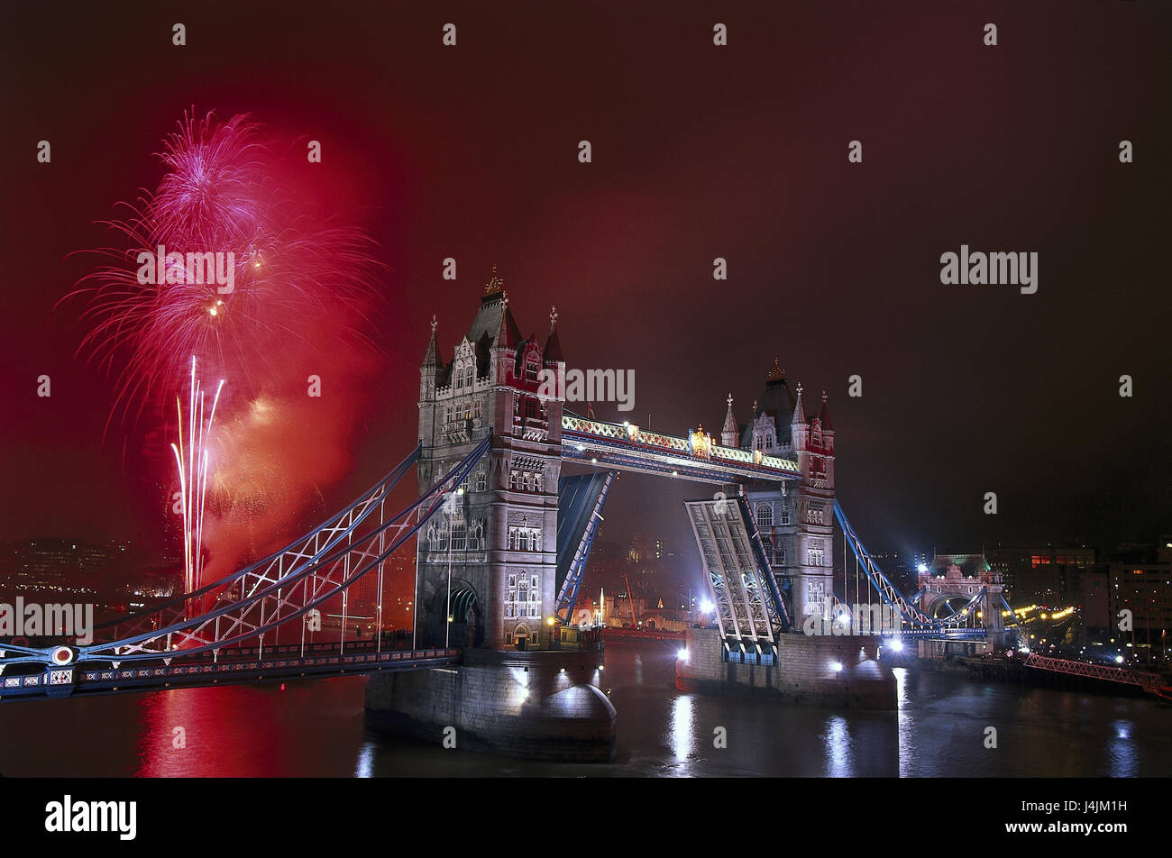 Great Britain, London, Tower Bridge, fireworks, night [M] NOT EXCLUSIVELY England, the Thames, place of interest, structure, lighting, New Year's Eve, New Year, turn of the year, rockets, at night Stock Photo