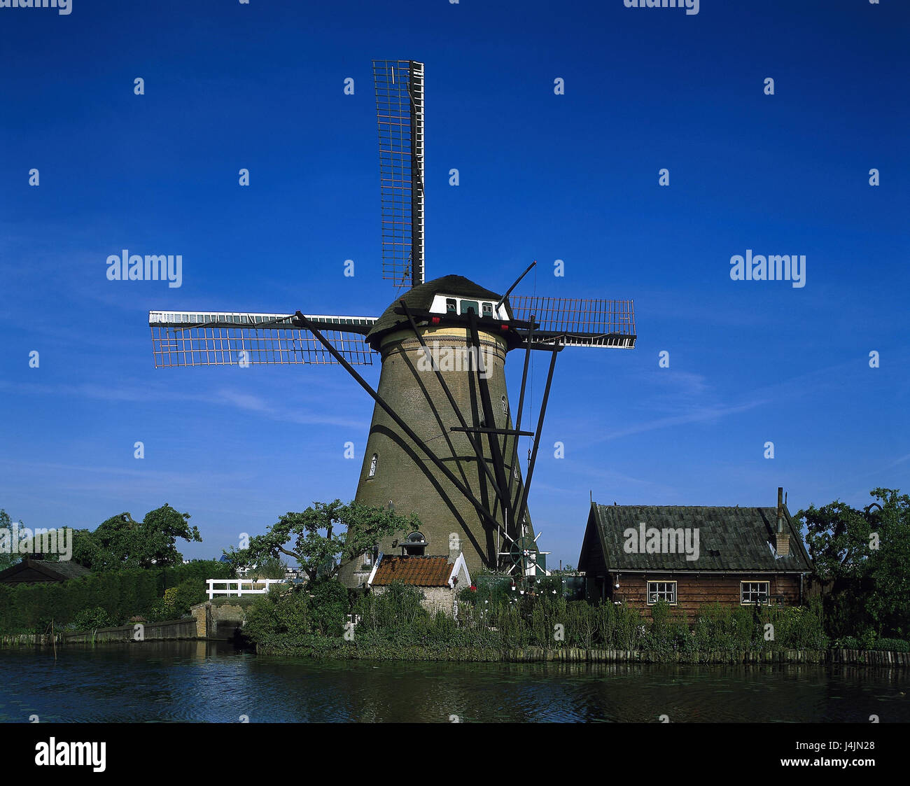 The Netherlands, Kinderdijk, windmill, flux outside, summer, close Rotterdam, Holland, mill, mills, windmill, scenery, place of interest, places of interest, UNESCO-world cultural heritage, 'child dyke', wooden house, summer house Stock Photo