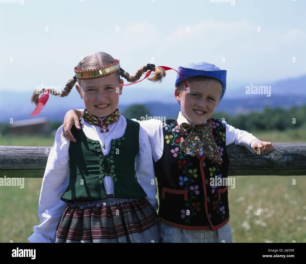 Lithuania, meadow, fence, boy, girl, national national costume, arm in arm,  half portrait outside, two, siblings, folklore, culture, in Lithuanian,  clothes, traditionally, national costume, tradition, folklore clothes,  headgear Stock Photo - Alamy