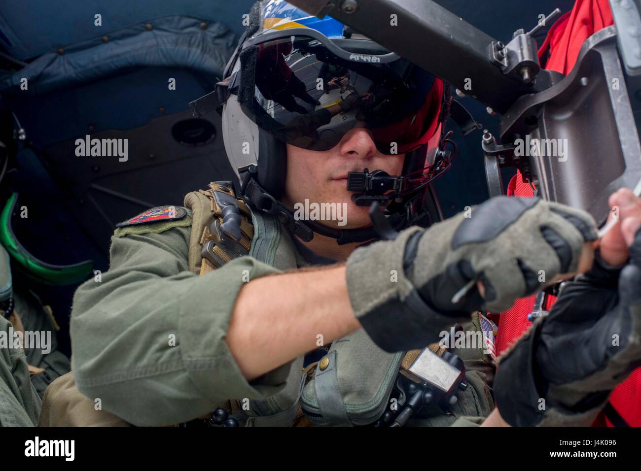 160929-N-ZY039-146 ATLANTIC OCEAN (Sept. 29, 2016) Petty Officer 3rd ...