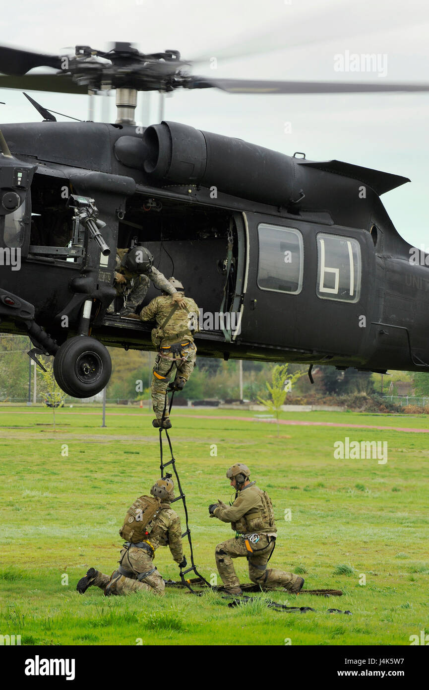 Oregon Air National Guard members from the 142nd Fighter Wing and 125th ...