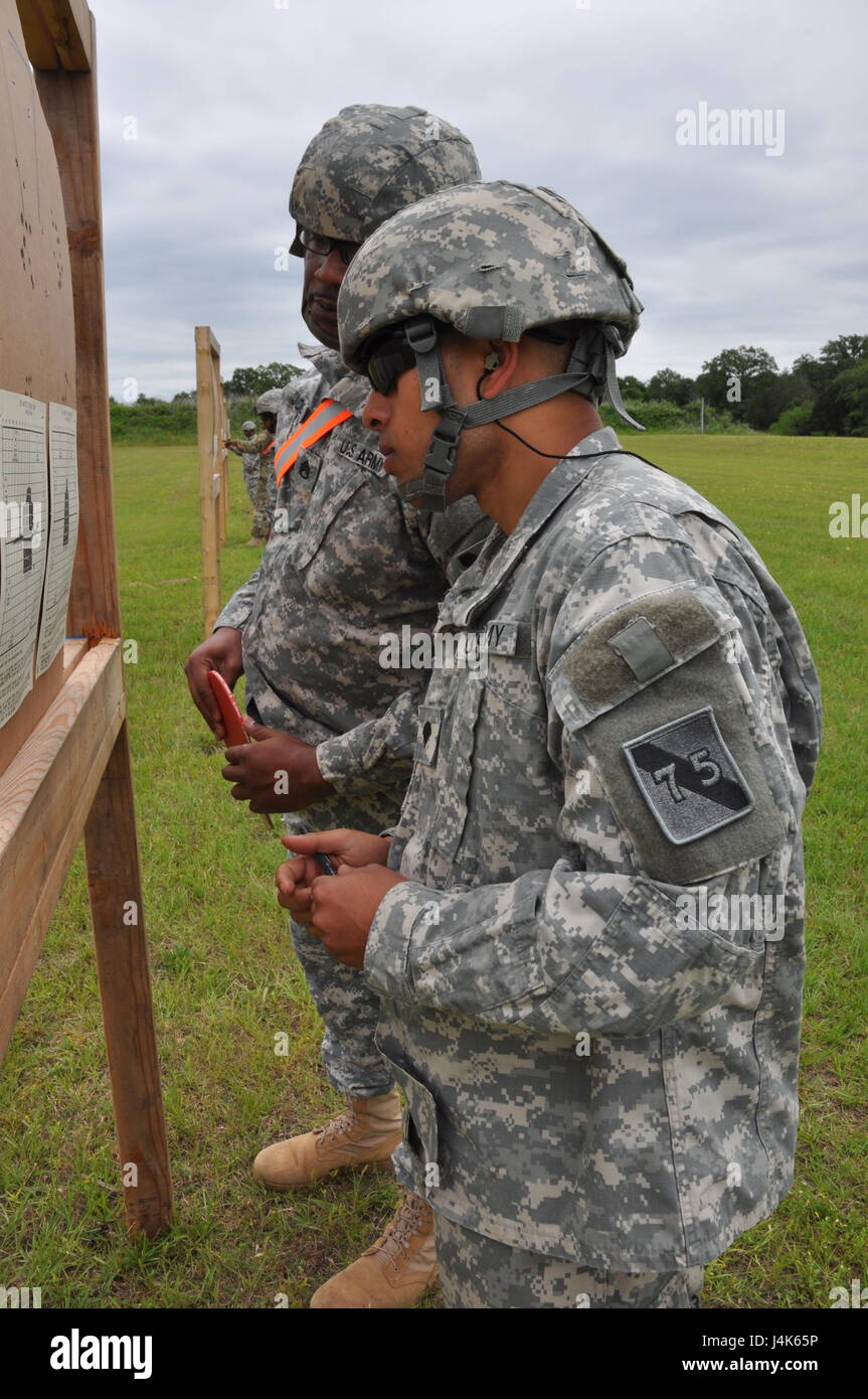 Soldiers from the Army Reserve's 75th Training Command train at a rifle ...
