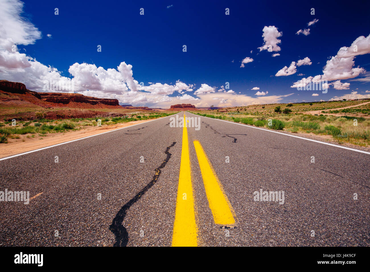 Highway 163, an endless road, naer Agathla Peak, Arizona, USA Stock Photo
