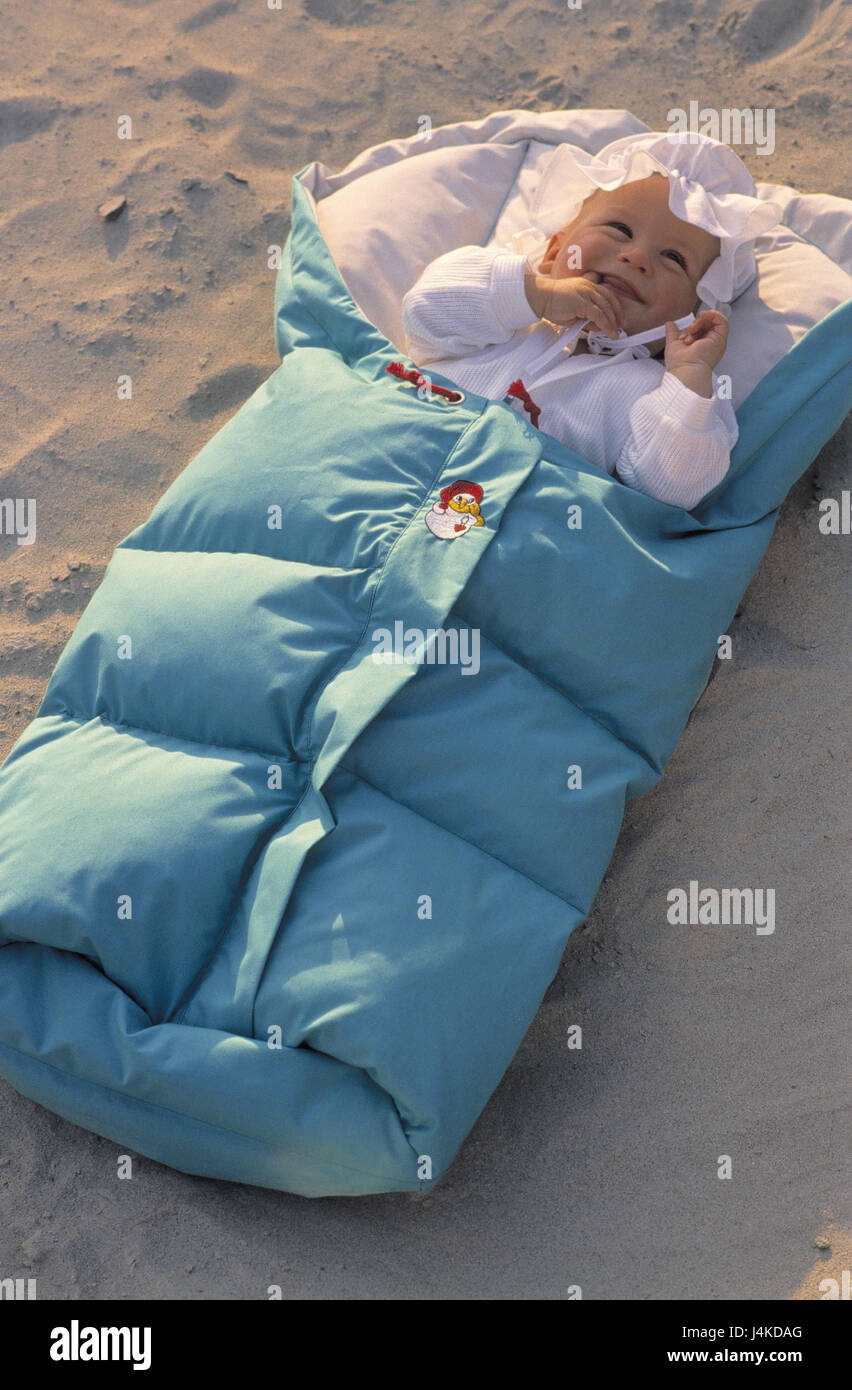 Sleeping bag summers hires stock photography and images Alamy