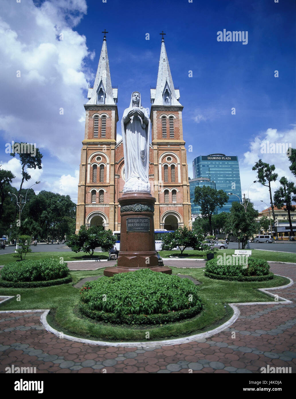 Vietnam, Ho Chi Minh Stadt, Notre lady cathedral, statue virgin Maria  outside, Asia, town, Saigon, Thanh Pho Ho Chi Minh, building, architecture,  builds in 1877-1883, church, faith, religion, centre Stock Photo - Alamy