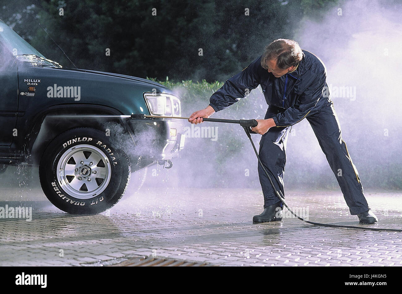 Cleaning jeep hires stock photography and images Alamy