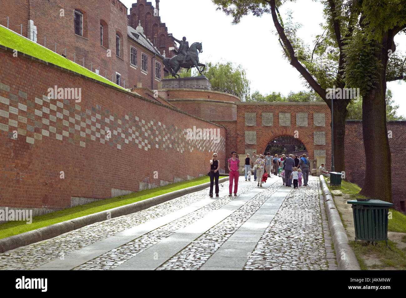 Poland, Cracow, Wawel, lock, defensive wall, visitor Europe, East Europe, Poland, Rzeczpospolita Polska, Cracow, town, castle mountain, Wawel hill, royal castle, place of interest, culture, tourism, summer, outside, Wawel clay brick, brick walling, statue, equestrian statue, monument Stock Photo