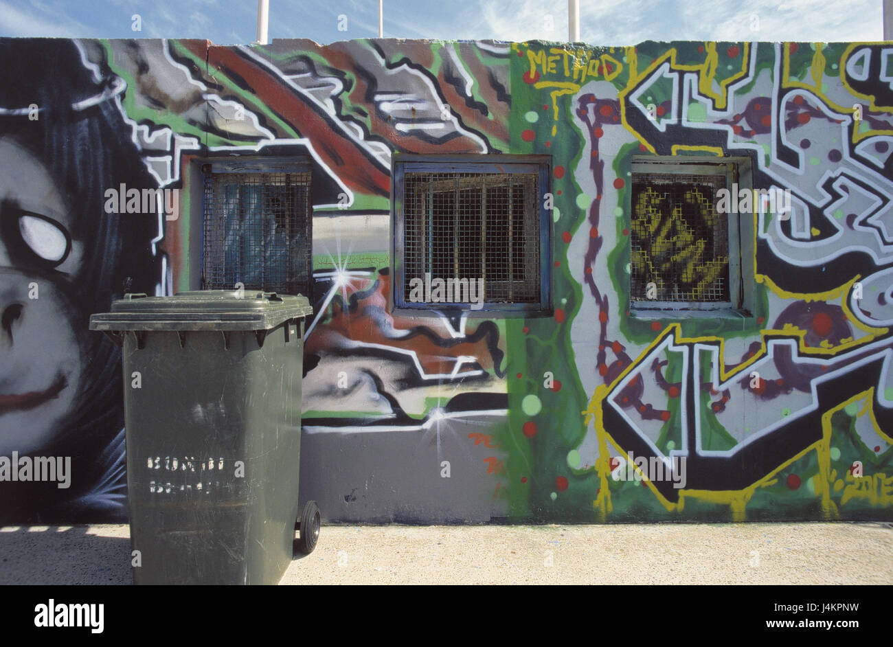 Australia, Sydney, Bondi Beach, seafront, defensive wall, graffiti Down