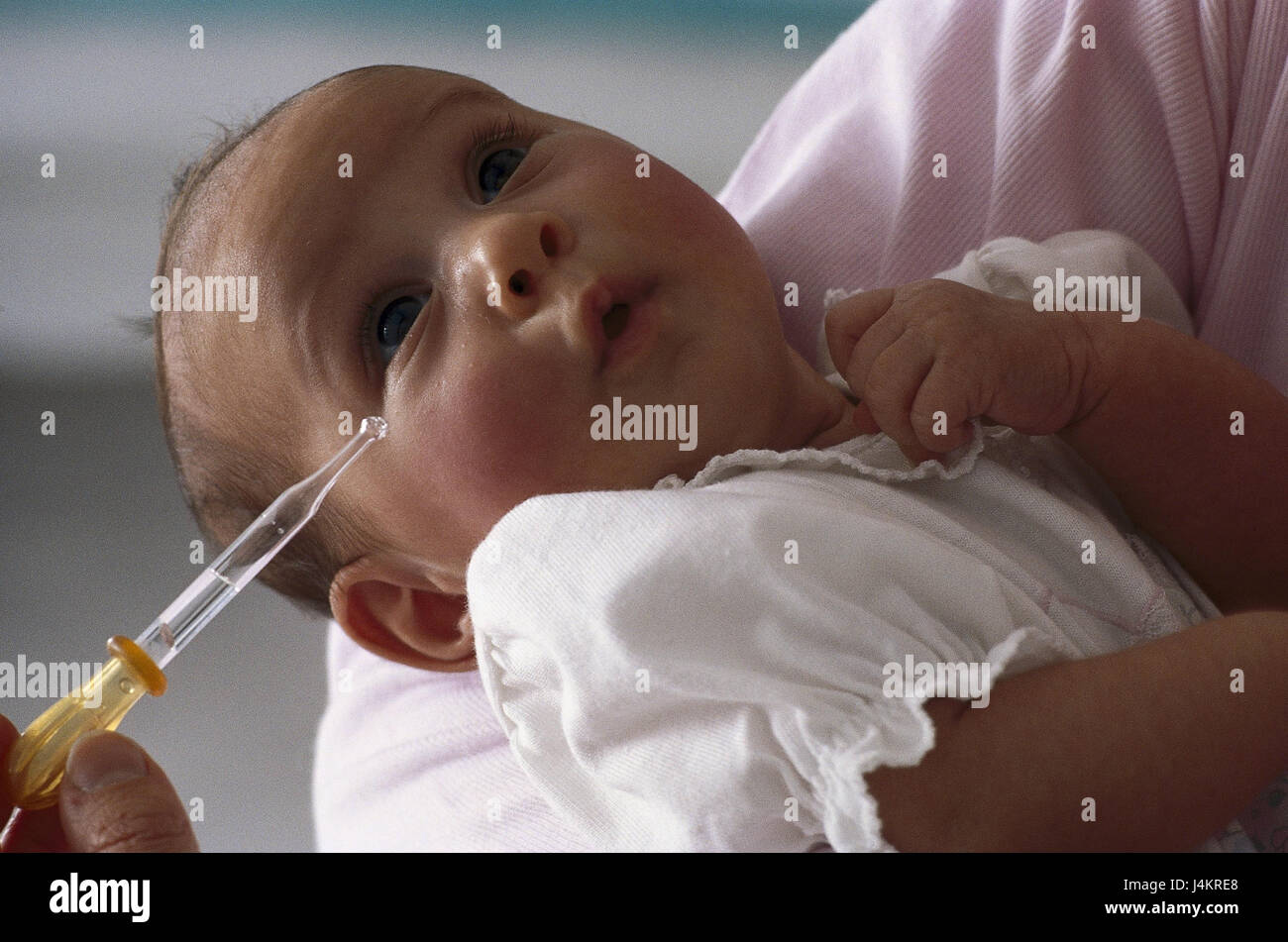 Mother, detail, eye drops, baby, view up, portrait inside, woman, child