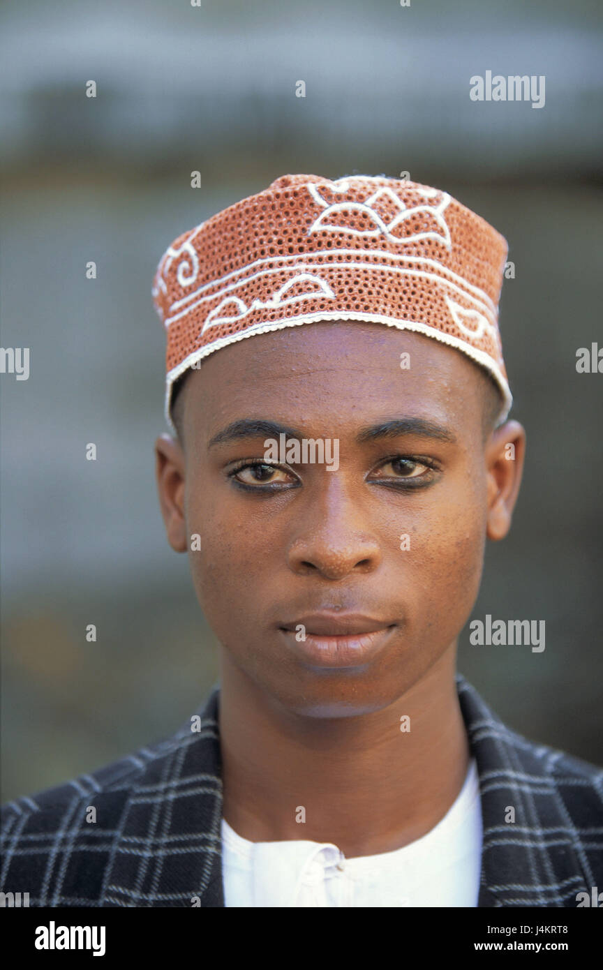The Comoro Archipelago, island Anjouan, Mutsamudu, man, young, cap, portrait no model release! Africa, Indian ocean, island state, Nzwani, man's portrait, young person, non-white, swarthy, swarthy, local, headgear, traditionally, tradition, faith, religion, religiously, Moslem, Islamic, Islam, view camera, eyes, made up, kohl Stock Photo