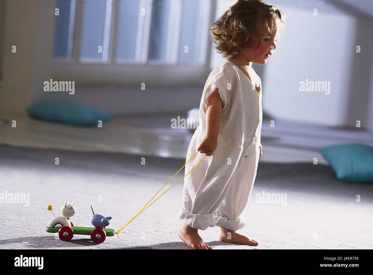 Infant, girl, toys, follow, tread inside, at home, child, childhood, whole bodies, barefoot, go, see, play, wooden toys, drag, toys, cat, mouse Stock Photo