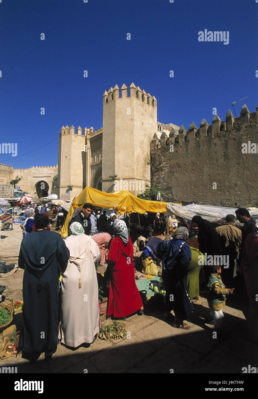 Morocco, fez, Souk, market, sales, food, locals no model release, Africa, city wall, defensive wall, weekly market, sell, make purchases, economy, fruit, fruits, vegetables, food, trade, outside Stock Photo