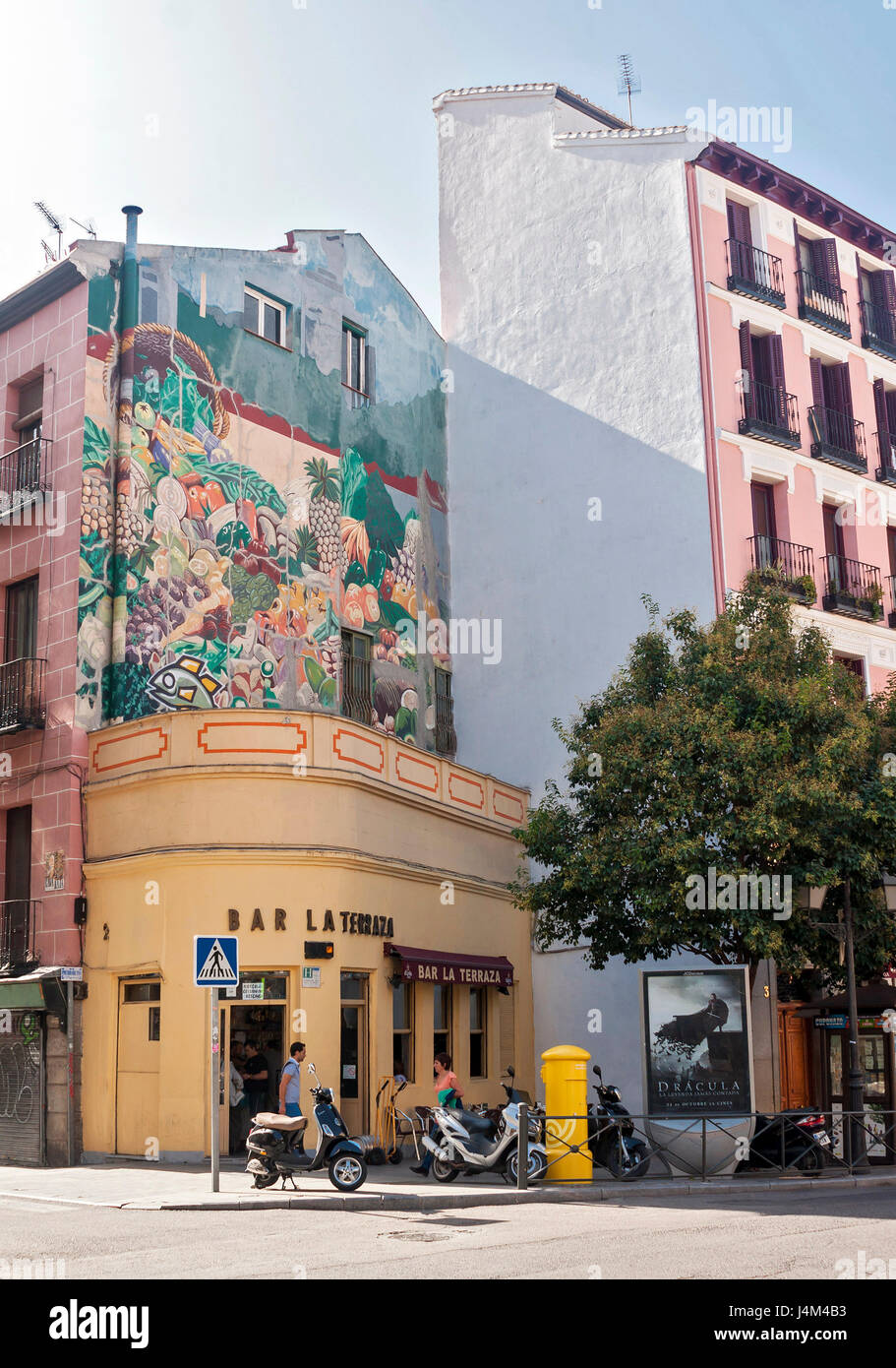 Fachada pintada en el barrio de La Latina, Madrid, España. Stock Photo