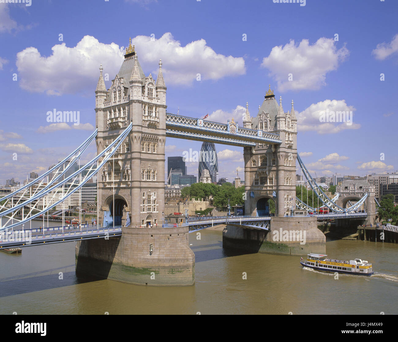 Great Britain, London, Tower Bridge, the Thames Europe, England, town, city, capital, architecture, bridge, balance bridge, Wippbrücke, builds in 1886 - in 1894, architect sir Horace Jones, place of interest, landmark, construction, masonry, steel, Long 286.5 m, river, Thames, ship, holiday ship, background Swiss Re Tower Stock Photo
