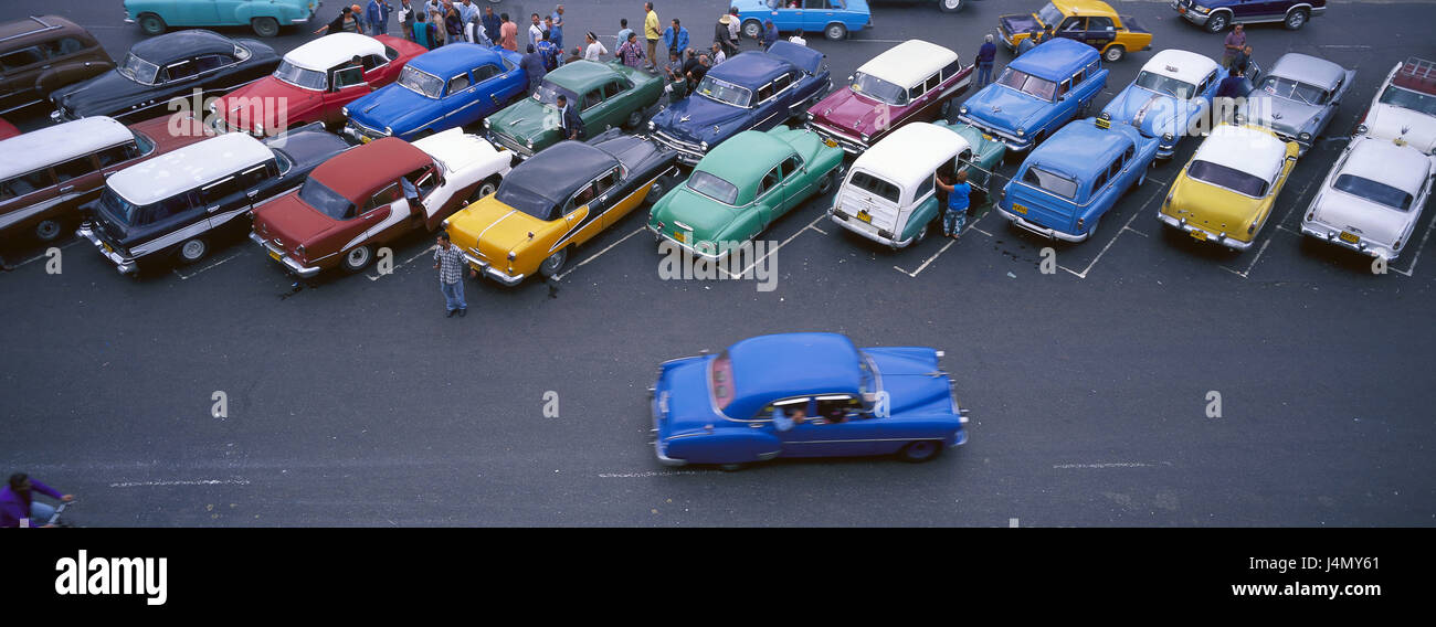 Cuba, Havana, taxi stand, overview the Caribbean, Caribbean Sea, the Greater Antilles, island, island state, La Habana, capital, parking lot, cars, old-timers, taxis, means of transportation publicly, transportation of human beings, waiting period, service, economy, tourism Stock Photo