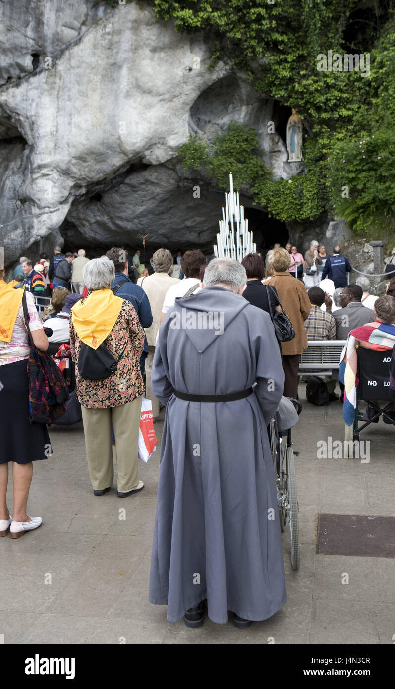 France, Lourdes, grotto dimension Abitur ulna, Marien's statue, pilgrim, Hitting-Pyrenees, place of pilgrimage, pilgrim's place, pilgrimage, place of interest, destination, tourism, faith, religion, Christianity, person, believers, tourists, grotto, candlestick, place of publication, adoration of the Virgin Mary, no model release, Stock Photo