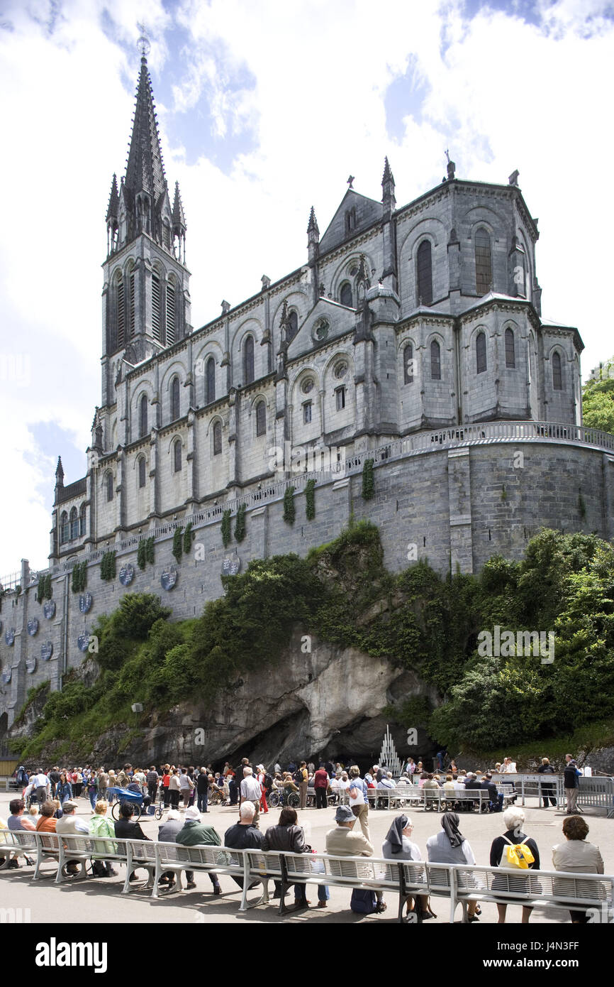 France, Lourdes, rosary basilica, basilica of the Immaculate Conception, grotto dimension Abitur ulna, pilgrim, Hitting-Pyrenees, place of pilgrimage, pilgrim's place, pilgrimage, pilgrimage church, structure, architecture, place of interest, destination, tourism, faith, religion, Christianity, person, believers, tourists, place of publication, adoration of the Virgin Mary, Stock Photo