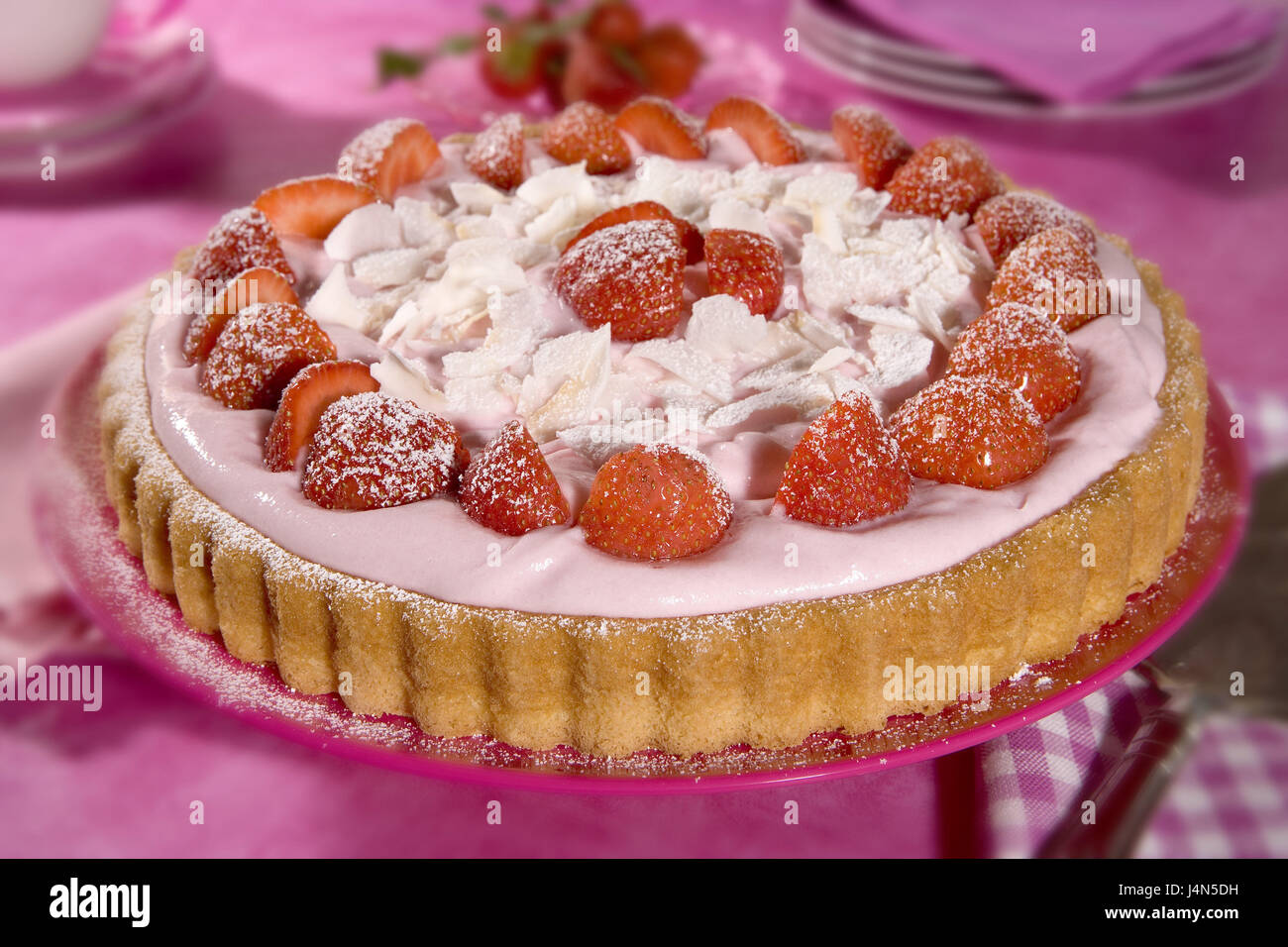 covered table, strawberry cake, table, covered, cake, strawberries, cream, sweet, fruits, berries, strawberry cakes, cakes, fruit flans, cream gateau, cream cake, dessert, birthday cake, birthday cake, sweetly, rich in calorie, containing sugar, Food, Stock Photo