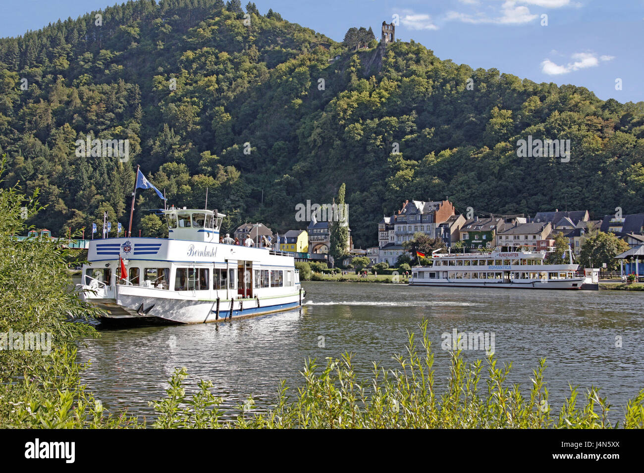 Germany, Rhineland-Palatinate, Traben-Trarbach, district brook Trar, the Moselle, holiday ships, place of interest, destination, tourism, town, town view, river, ships, riverboat journey, Moselle ships, Moselle bridge, hill, castle ruin, ruin, castle, Stock Photo