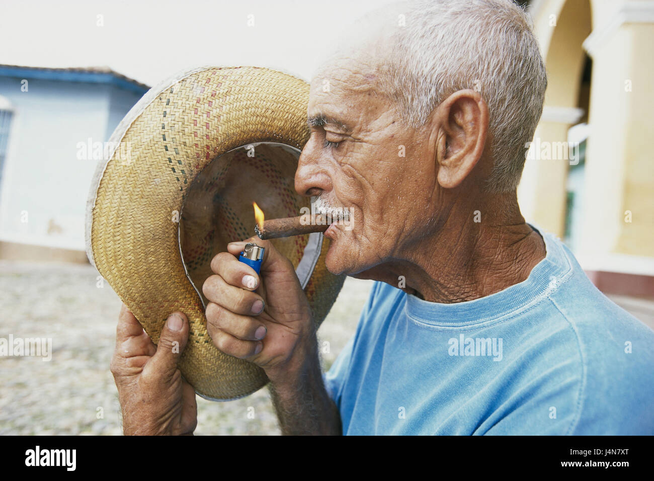 https://c8.alamy.com/comp/J4N7XT/cuba-trinidad-boss-straw-hat-cigar-light-page-portrait-no-model-release-J4N7XT.jpg
