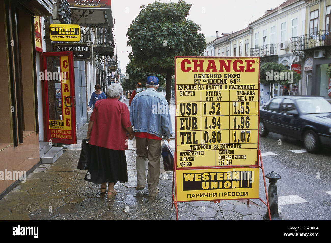 Bulgaria, Veliko Tarnovo, centre, ul. Nazavisimost, bank, sign, Change