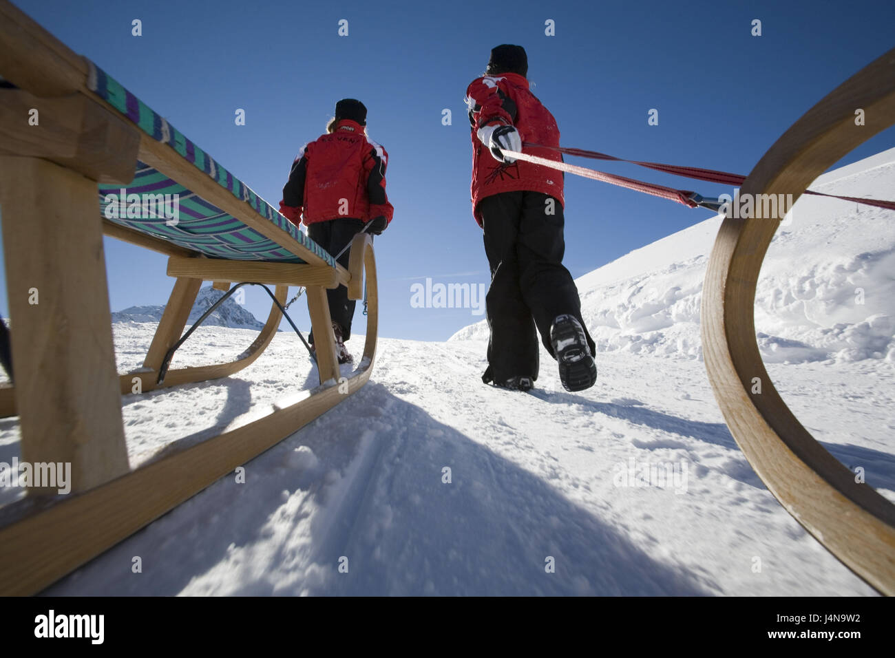 Austria, Tyrol, Vent, children, drag, slides, uphill, winter scenery Stock Photo