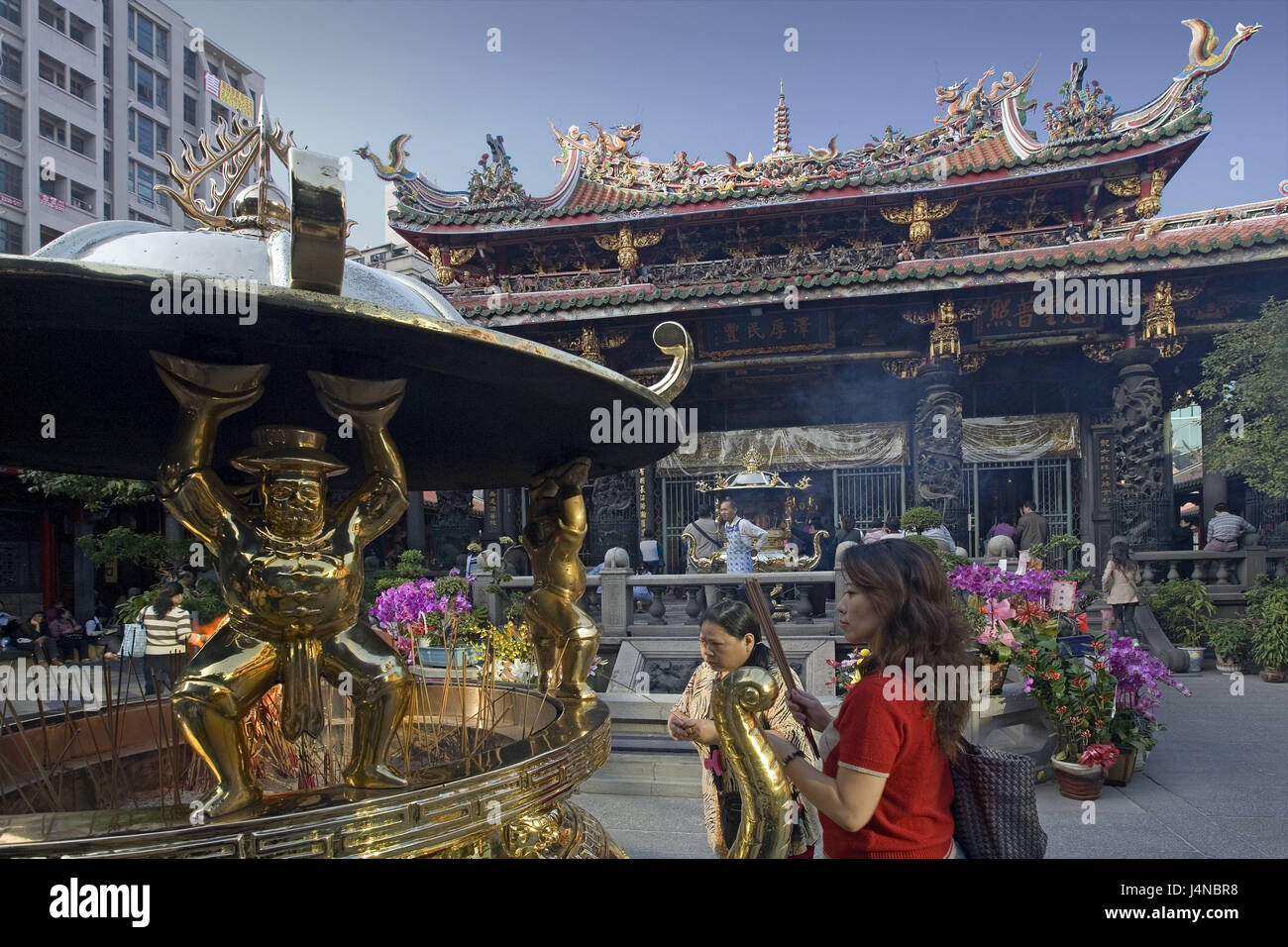 Taiwan, Taipeh, Longshan temple, believers, no model release, Asia, Eastern Asia, town, capital, building, temple building, architecture, joss stick, faith, religion, Buddhism, person, outside, Stock Photo