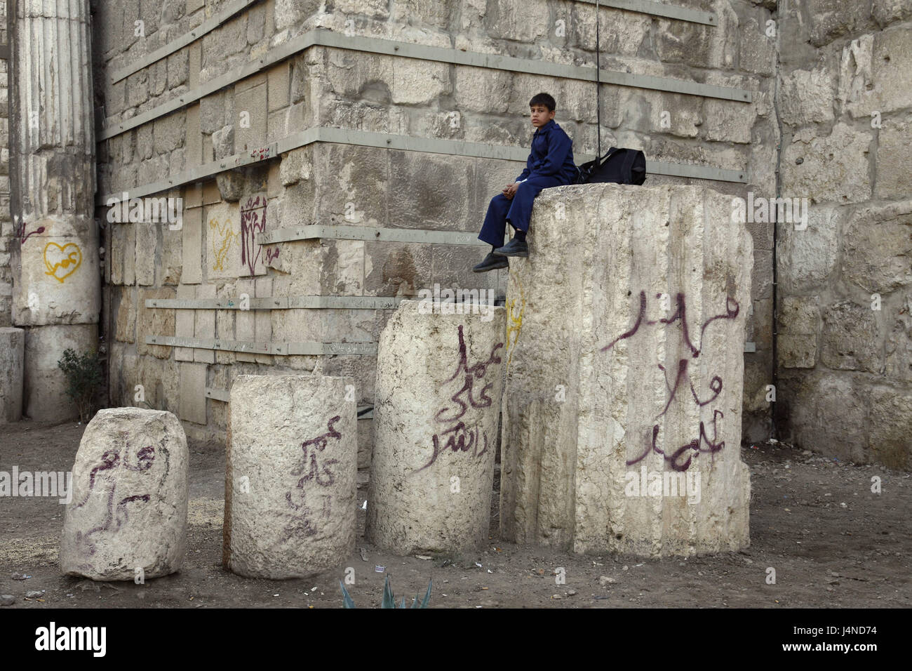 Syria, Damascus, Old Town, Umayyad mosque, inner courtyard, pillars, boy, sit, no model release