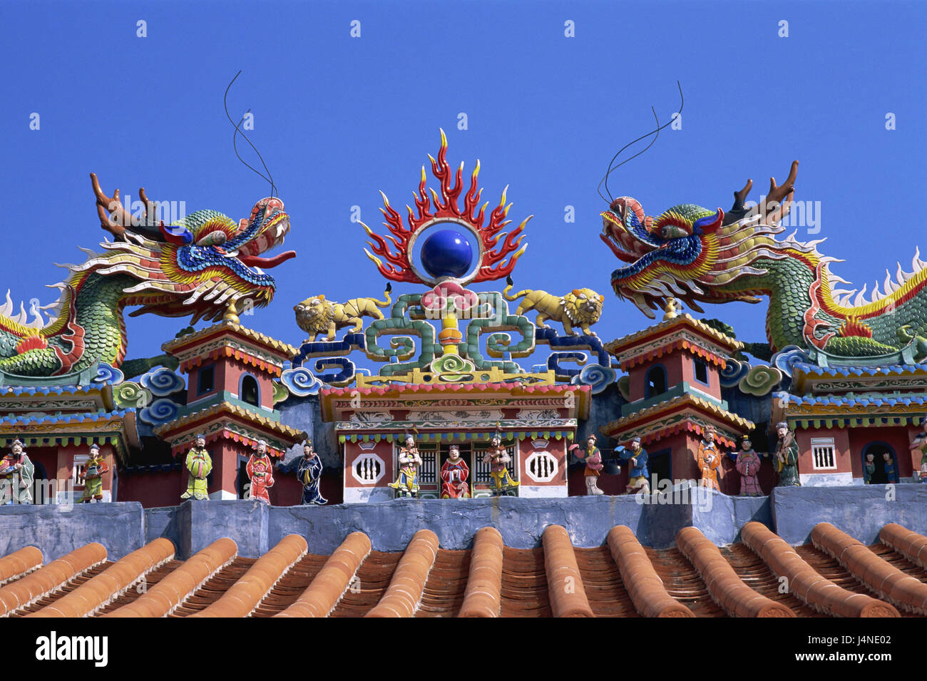 China, Hong Kong, Cheung Chau Island, Pak Tai Tempel, detail, roof, dragon, Asia, island, culture, faith, religion, Taoism, taoistisch, Pak Tai temple, temple attachment, building, sacred construction, Bethaus, temple roof, roof bleed, characters, dragon's characters, roof jewellery, symbolism, brightly, art, architecture, place of interest, outside, Stock Photo