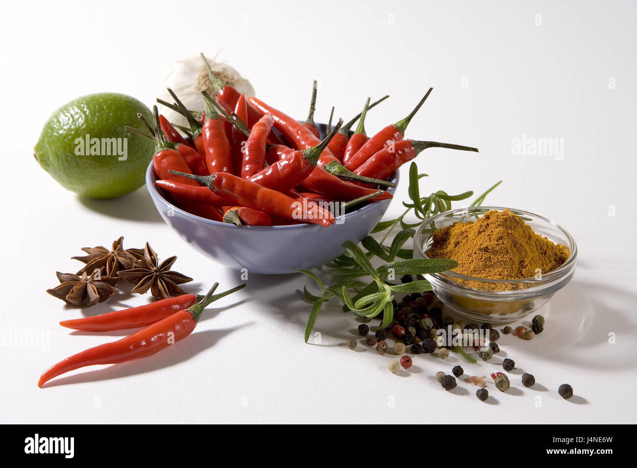 Peel, chilli pods, red, curry powder, cinnamon stars, lime, peppercorn, garlic, paprika, peppers, paprika, chilli, chilli, chilli, pepper pods, spices, curry, culinary spices, cinnamon, Food, object photography, Frei's plate, Stock Photo