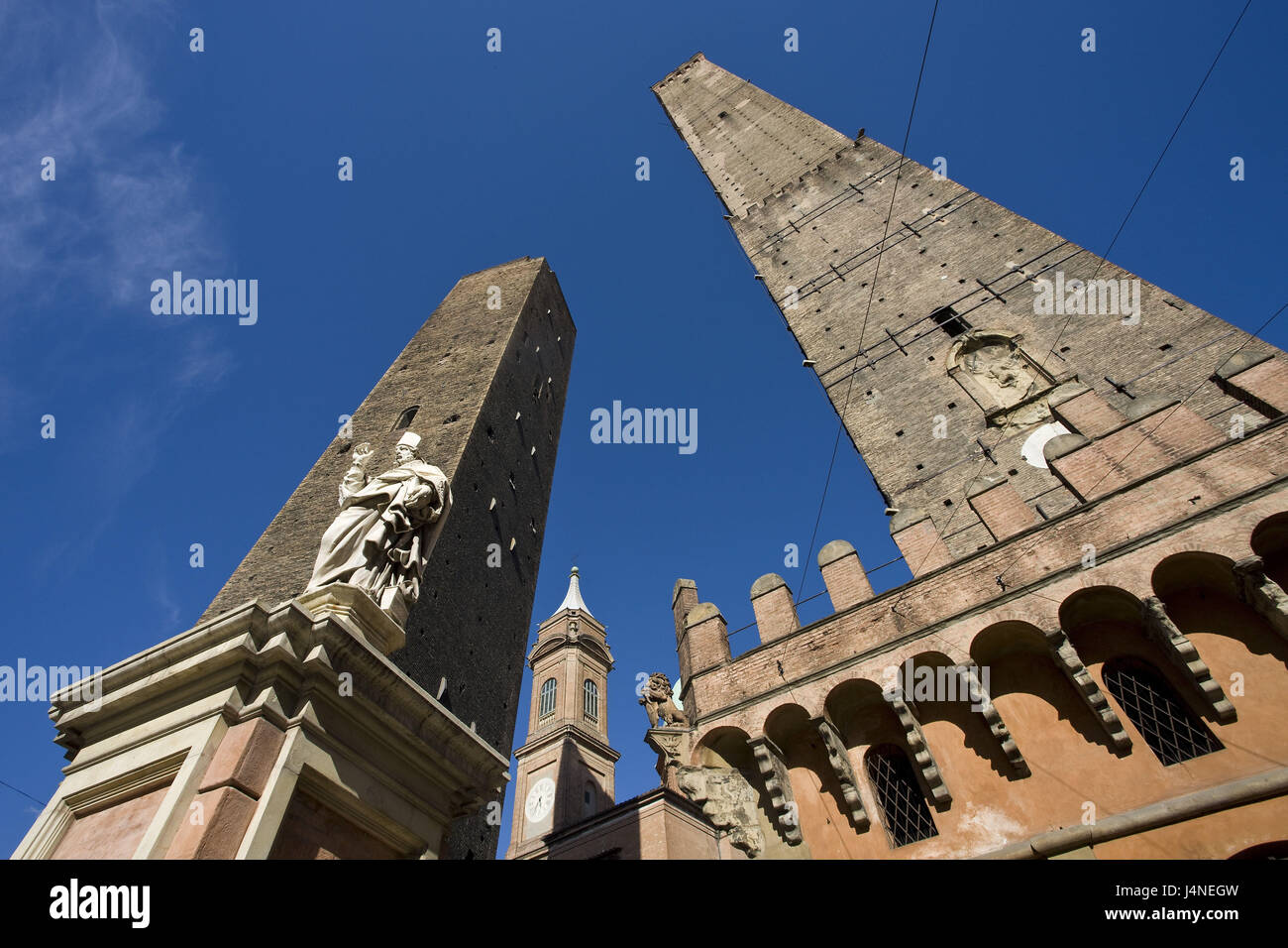 Italy, Emilia-Romagna, Bologna, Piazza Tu Porta Ravegnana, perspective, Stock Photo