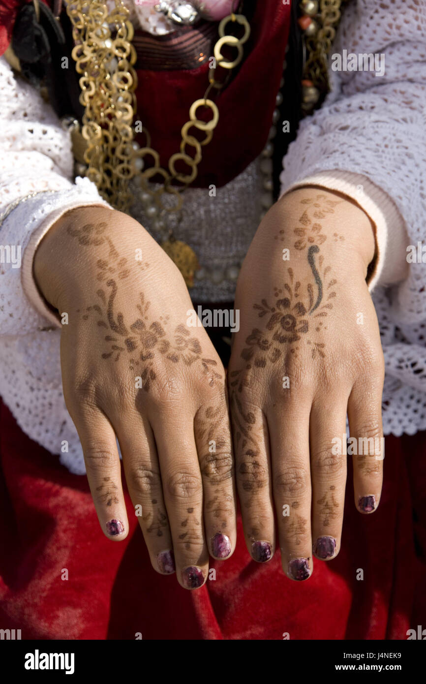 Tunisia, Douz, Sahara festival, Berber girl, detail, hands, paints, traditionally, North Africa, Sahara, festival, feast, event, oasis town, desert, person, locals, tribe, Berber, girl, young, woman, ornaments, painting, back of the hand, tradition, culture, Stock Photo