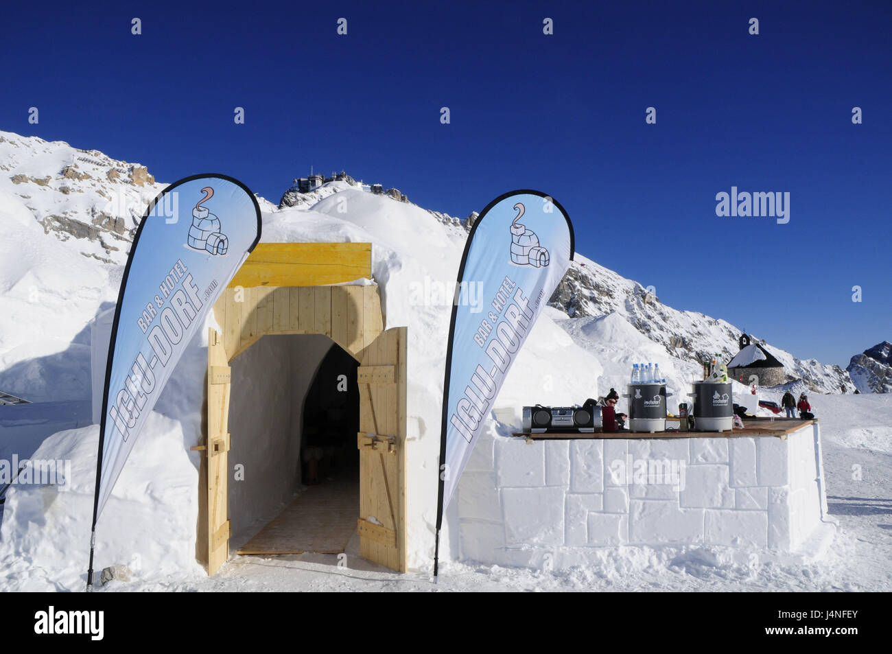 Igloo bar hi-res stock photography and images - Alamy