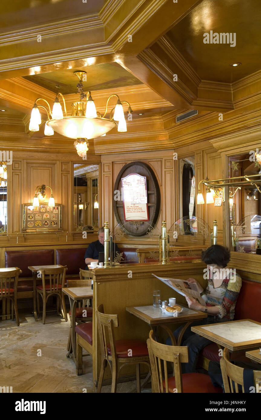 France, Paris, cafe 'meadow of Chai de l'Abbay', guests Stock Photo - Alamy