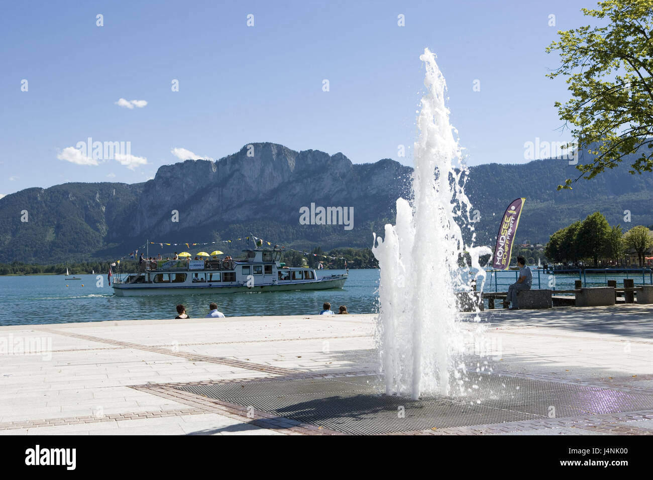 Austria, salt chamber property, lunar lake, excursion boat, shore, fountain, view, dragon's wall, mountain landscape, mountains, lake, ship, holiday ship, person, tourist, fountain, water jet, destination, tourism, summer, Stock Photo