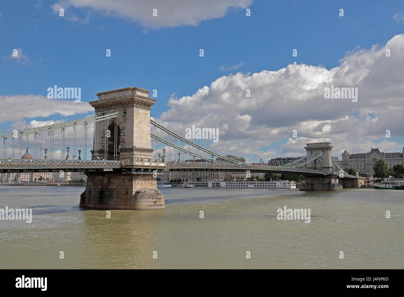 The Chain Bridge (Széchenyi Lánchíd) over the River Danube, Budapest, Hungary. Stock Photo