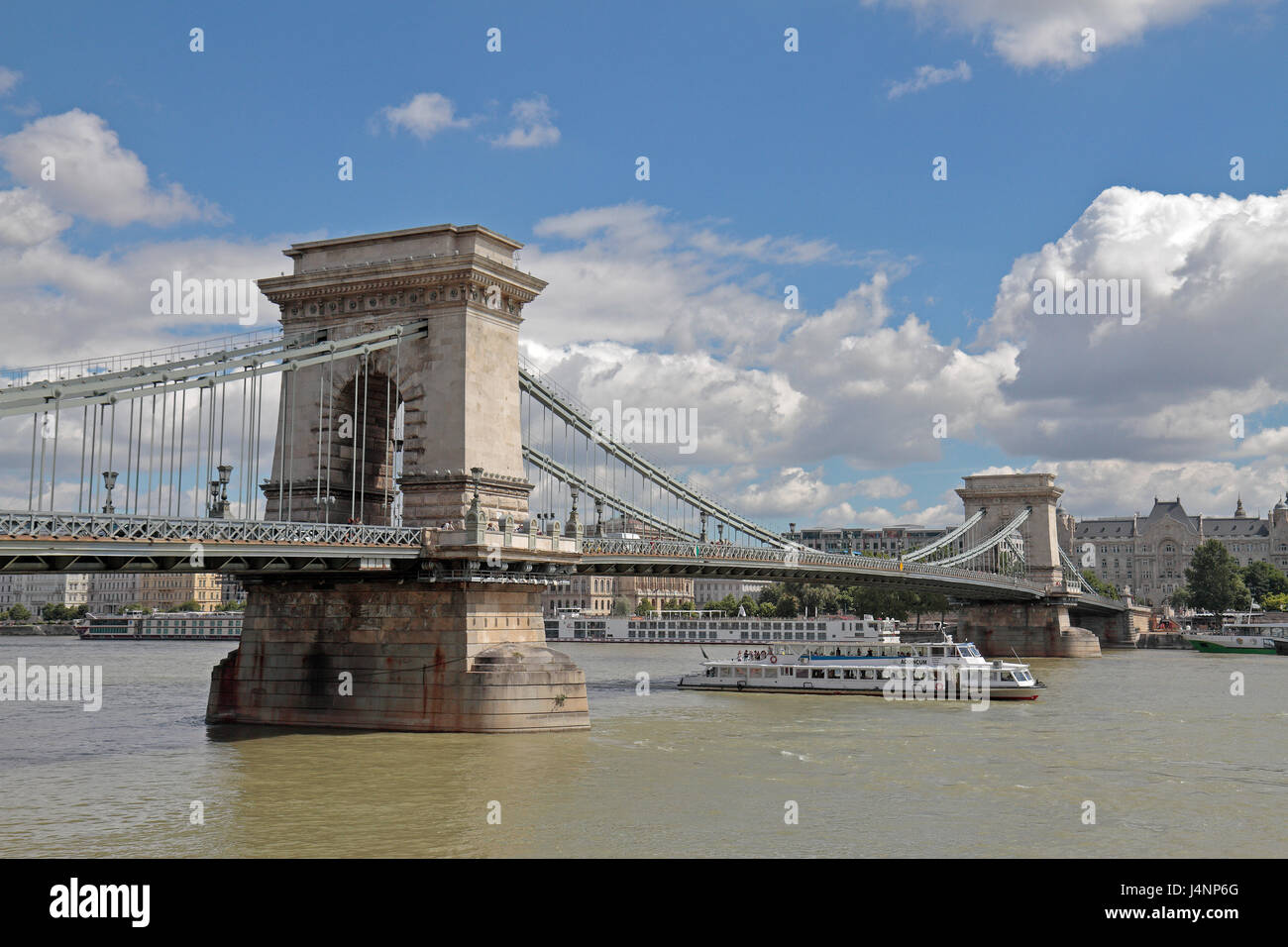 The Chain Bridge (Széchenyi Lánchíd) over the River Danube), Budapest, Hungary. Stock Photo