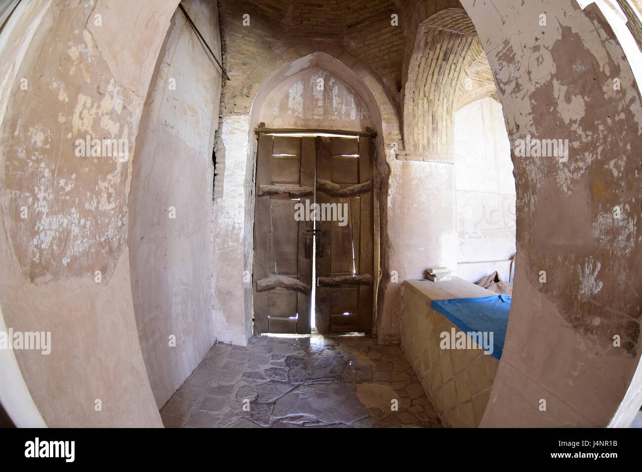 old wooden door on stone architecture building Stock Photo - Alamy
