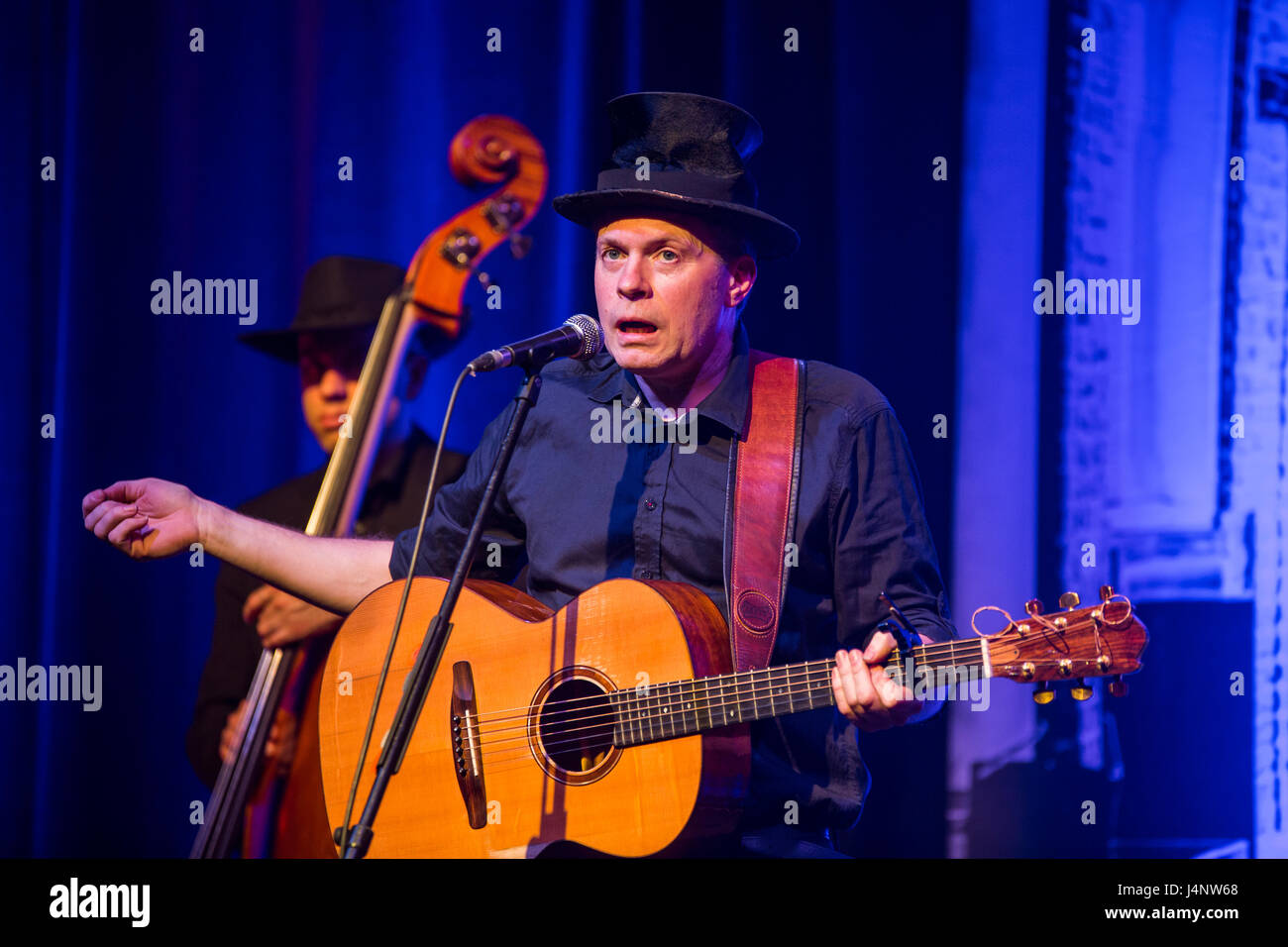 Marburg, Germany. 11.05.2017. Jimmy Kelly and Band, The Streetkid Vol. 2 Tour, concert in Waggonhalle Marburg. Jimmy Kelly - in the last years performing as busker/street performer - is know as member of folk and pop band The Kelly Family. In picture: Jimmy Kelly (front), Johannes Vos (rear, bass) --- Fotocredit: Christian Lademann Stock Photo