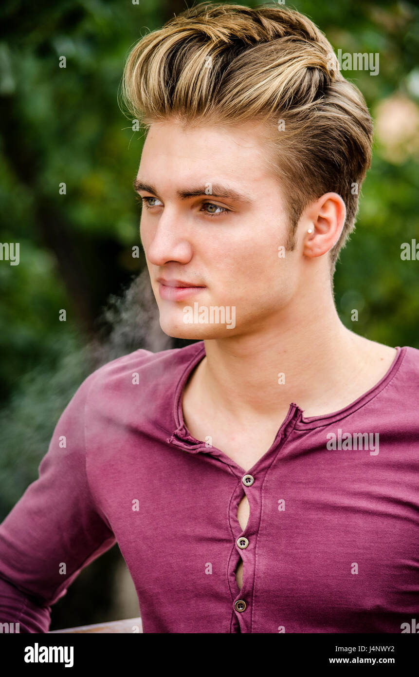 Blue eyes man hi-res stock photography and images - Alamy
