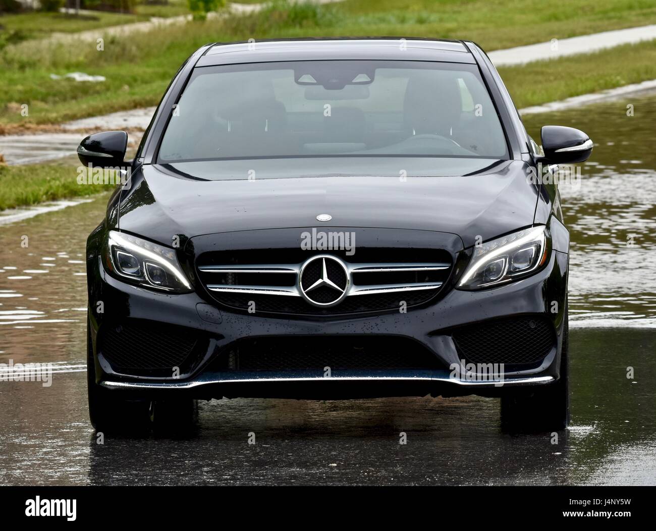 Parked mercedes cars hi-res stock photography and images - Alamy