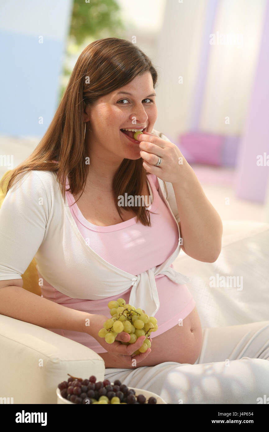 Woman, young, pregnant, grapes, eat, model released, people, mother