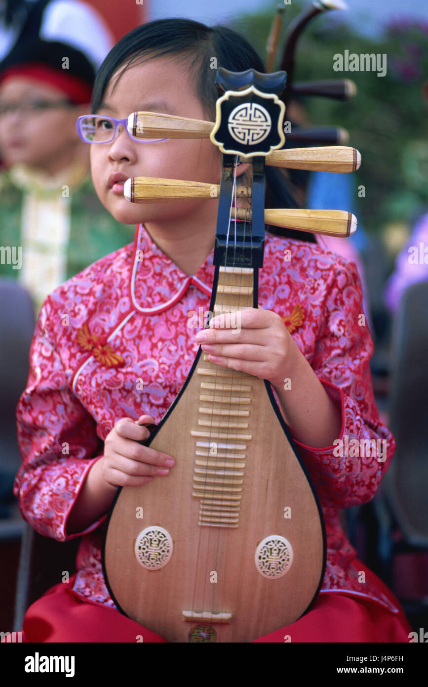 China, Hong Kong, Kowloon, girl, musical instrument, Asia, town, city, cosmopolitan city, metropolis, child, person, Asian, music, showing, performance, musical instrument, sounds, mandolin, stringed instrument, traditionally, in Chinese, Stock Photo