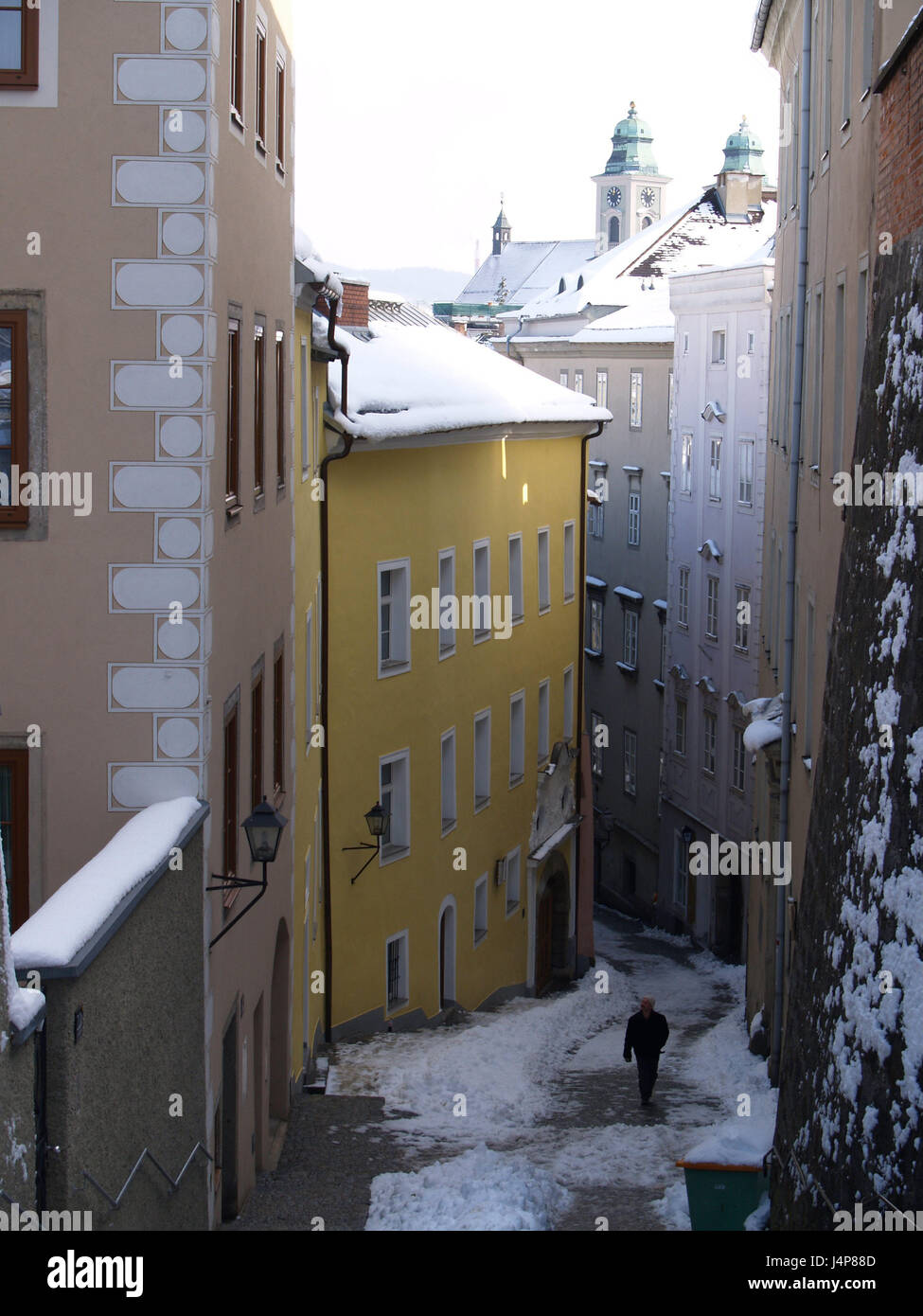 Austria, Upper Austria, Linz, Old Town, lane, winter, snow clearing, lanes, lock, old town centre, town, historically, snow, season, building, architecture, Old Town lane, person, pedestrian, no model release, Stock Photo