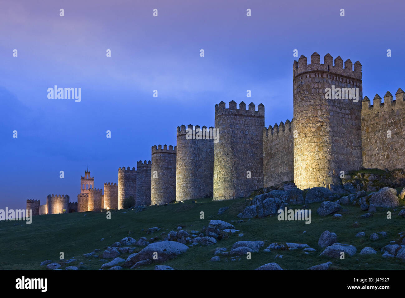 Spain, Castile, Avila, city wall, towers, Kastilien-Leon, structure, building, castle, watch-towers, fortification, fortress, outside, tourism, place of interest, evening, dusk, nobody, Stock Photo