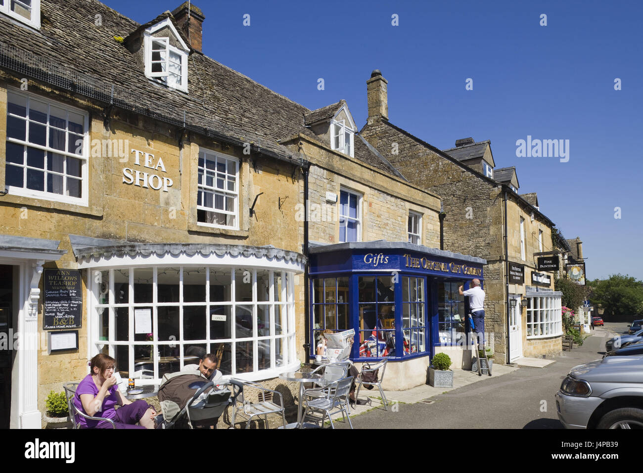 Great Britain, England, Gloustershire, Cotswolds, Stow-on-the-Wold, shops, street cafe, tourist, no model release, Stock Photo