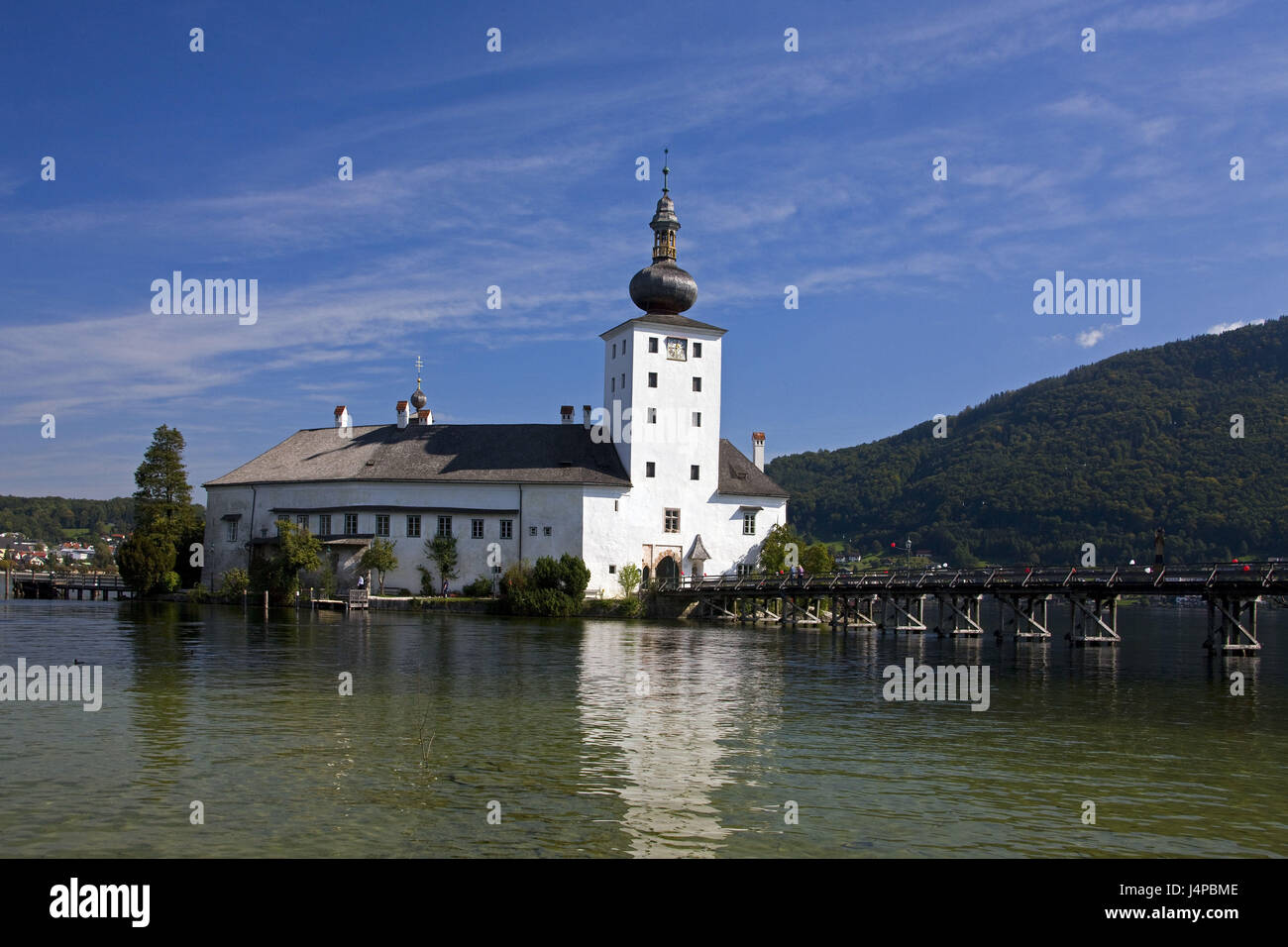 Austria, Upper Austria, Gmunden, Traunsee, bridge, castle Orth, Stock Photo