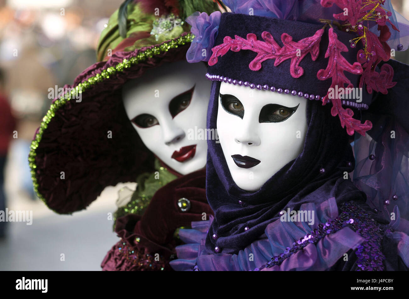 Venice carnival portrait two people hi-res stock photography and images ...